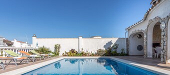 0038-CREUS House at the canal with pool and mooring
