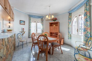 Dining - 0038-CREUS  House at the canal with pool and mooring (Empuriabrava)