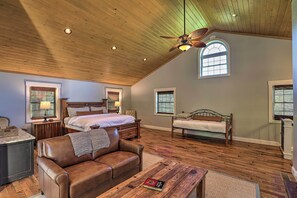 5 bedrooms, desk, travel cot, Internet - Relax Fireside: Burnsville Gem w/ Game Room & Deck (Burnsville)