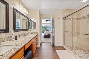 Shower, hair dryer, towels - PGA West 3Bed Golf Mountain and Course View Home (La Quinta)