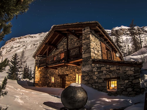 Luxury chalet 5 bedrooms, non-smoking, parking included