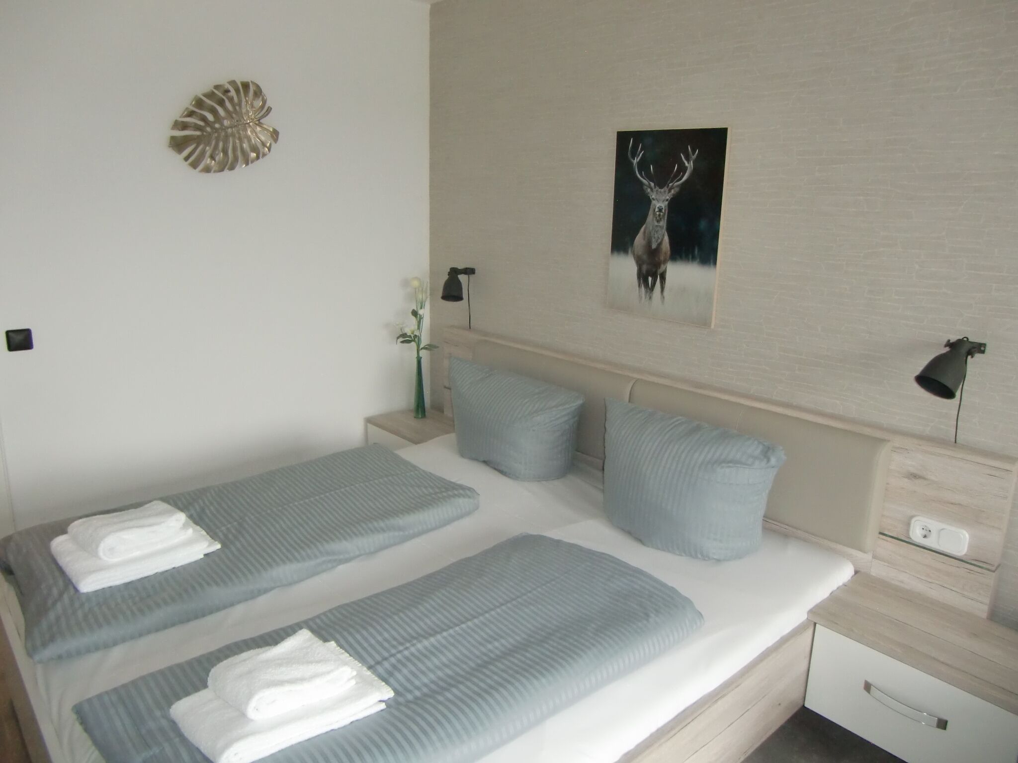 1 bedroom, desk, internet, bed sheets