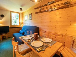 TV - Cozy Studio for 4 with Terrace, Ski-In/Out Access, Near Altispace Lift (Valmorel)