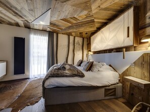 5 bedrooms, free WiFi, bed sheets