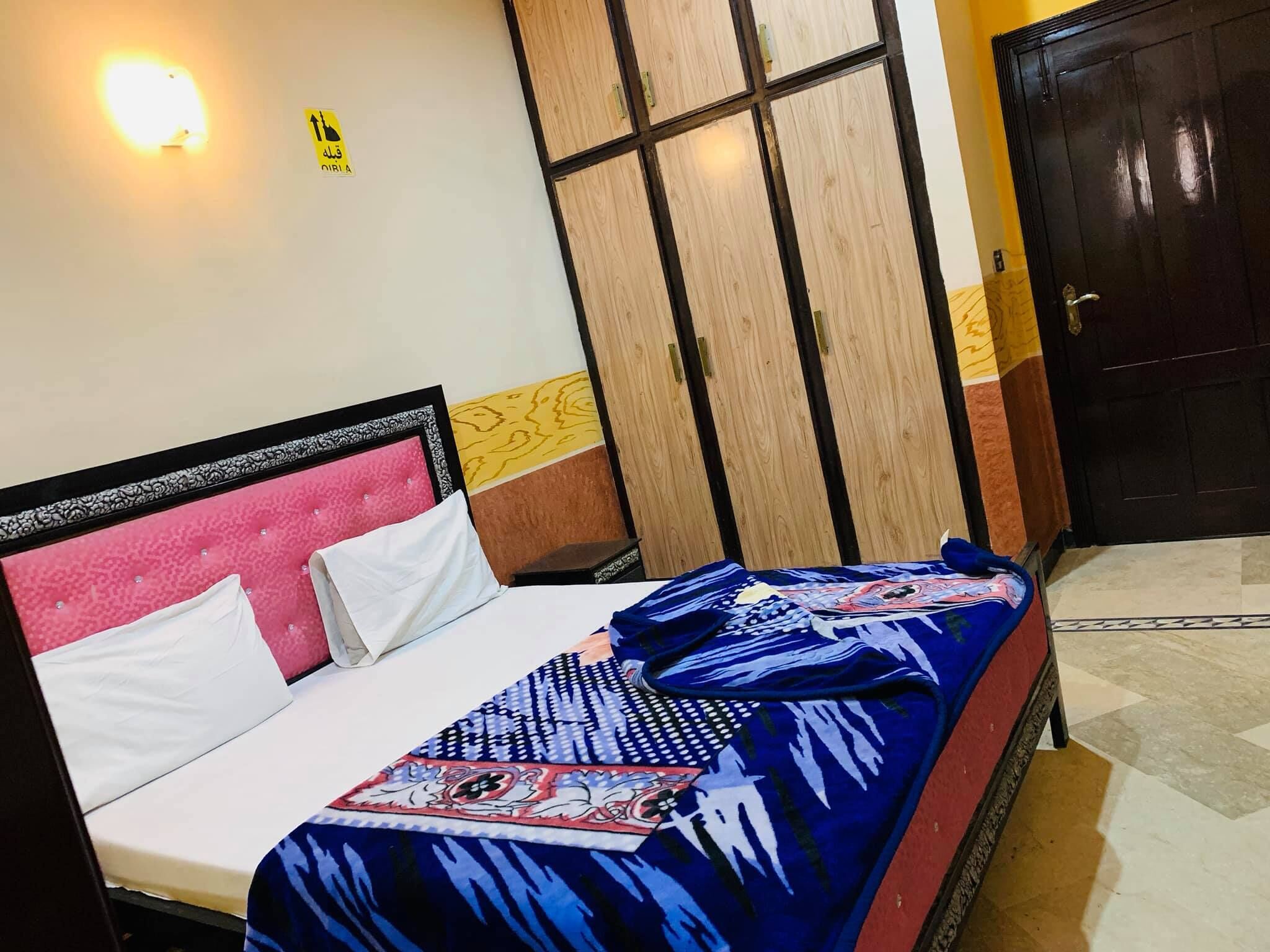 standard double room | free wifi, bed sheets