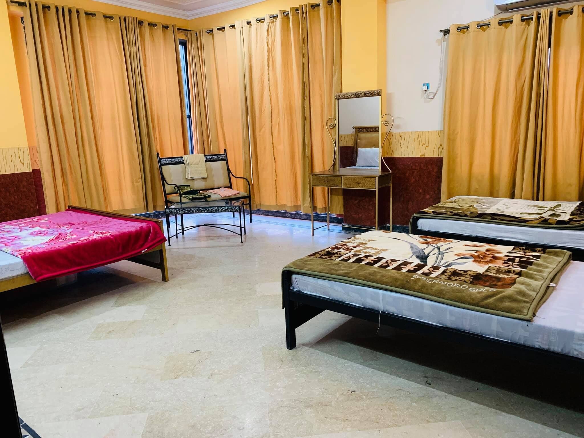 standard triple room | free wifi, bed sheets