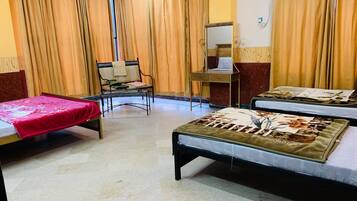 Habitació triple estàndard | Wifi gratuïta i roba de llit