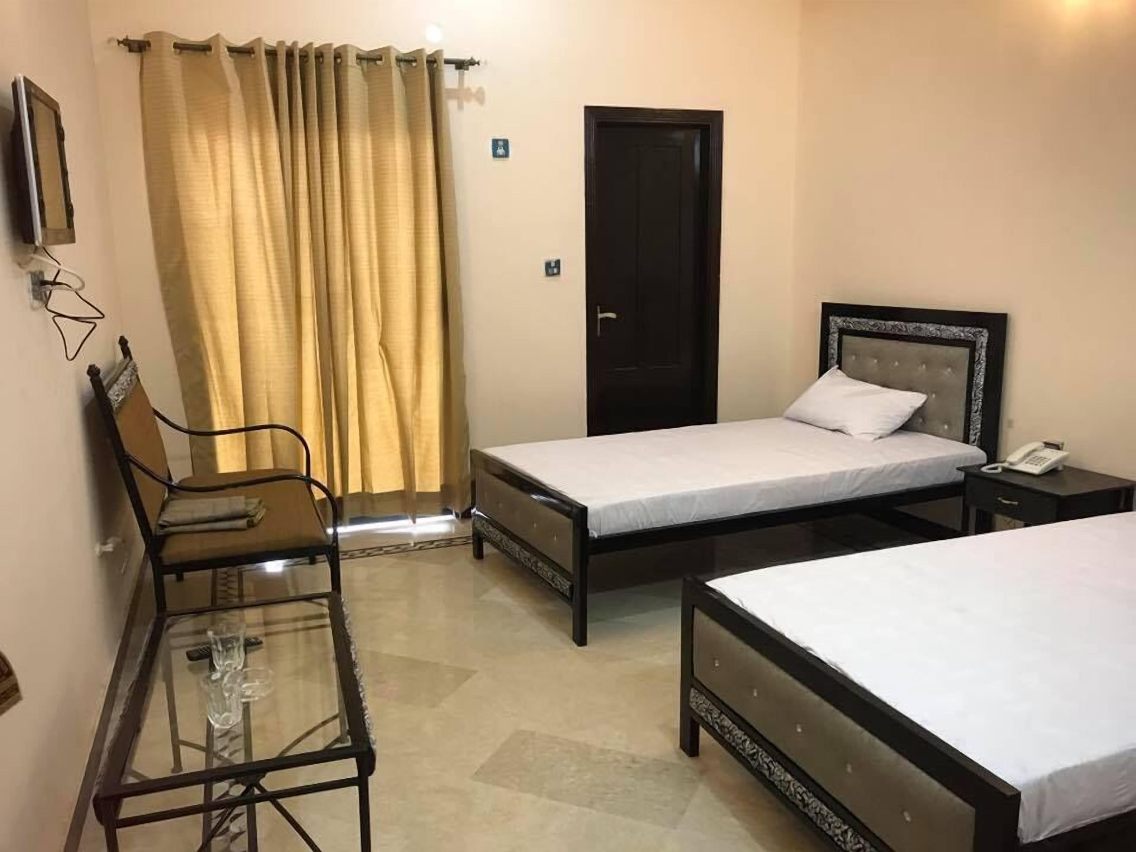 standard triple room | free wifi, bed sheets