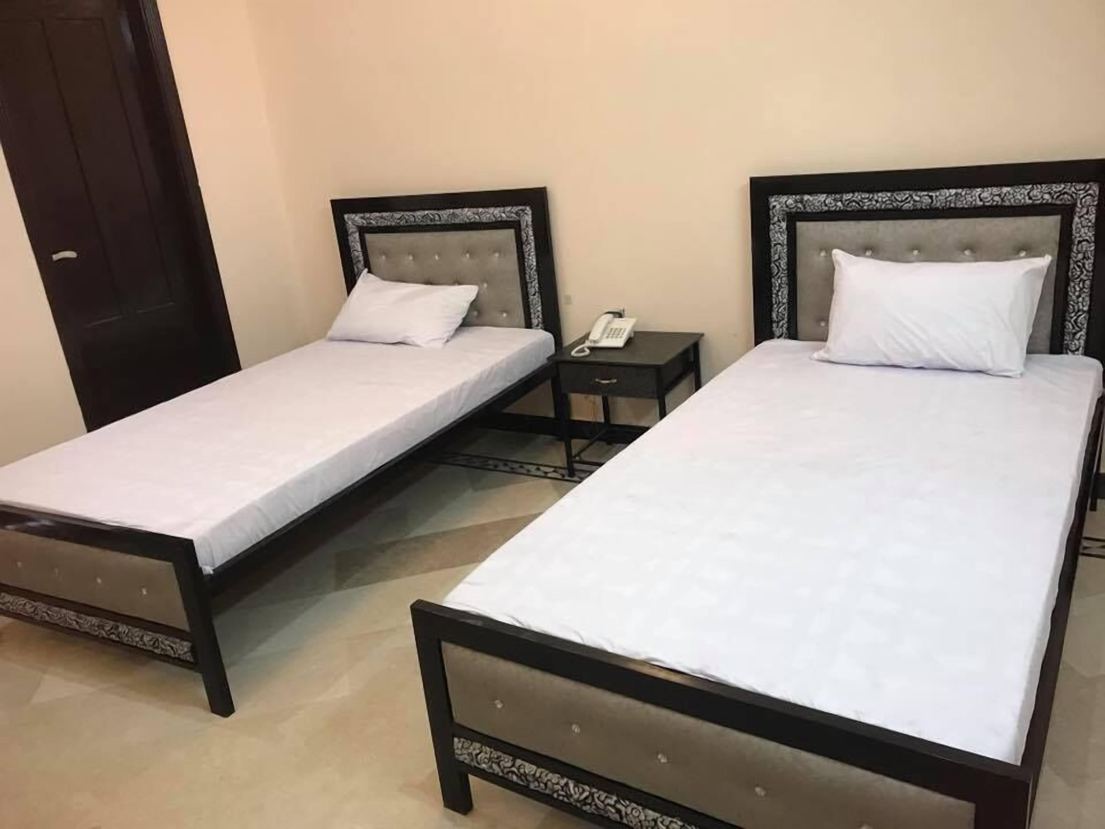 standard triple room | free wifi, bed sheets