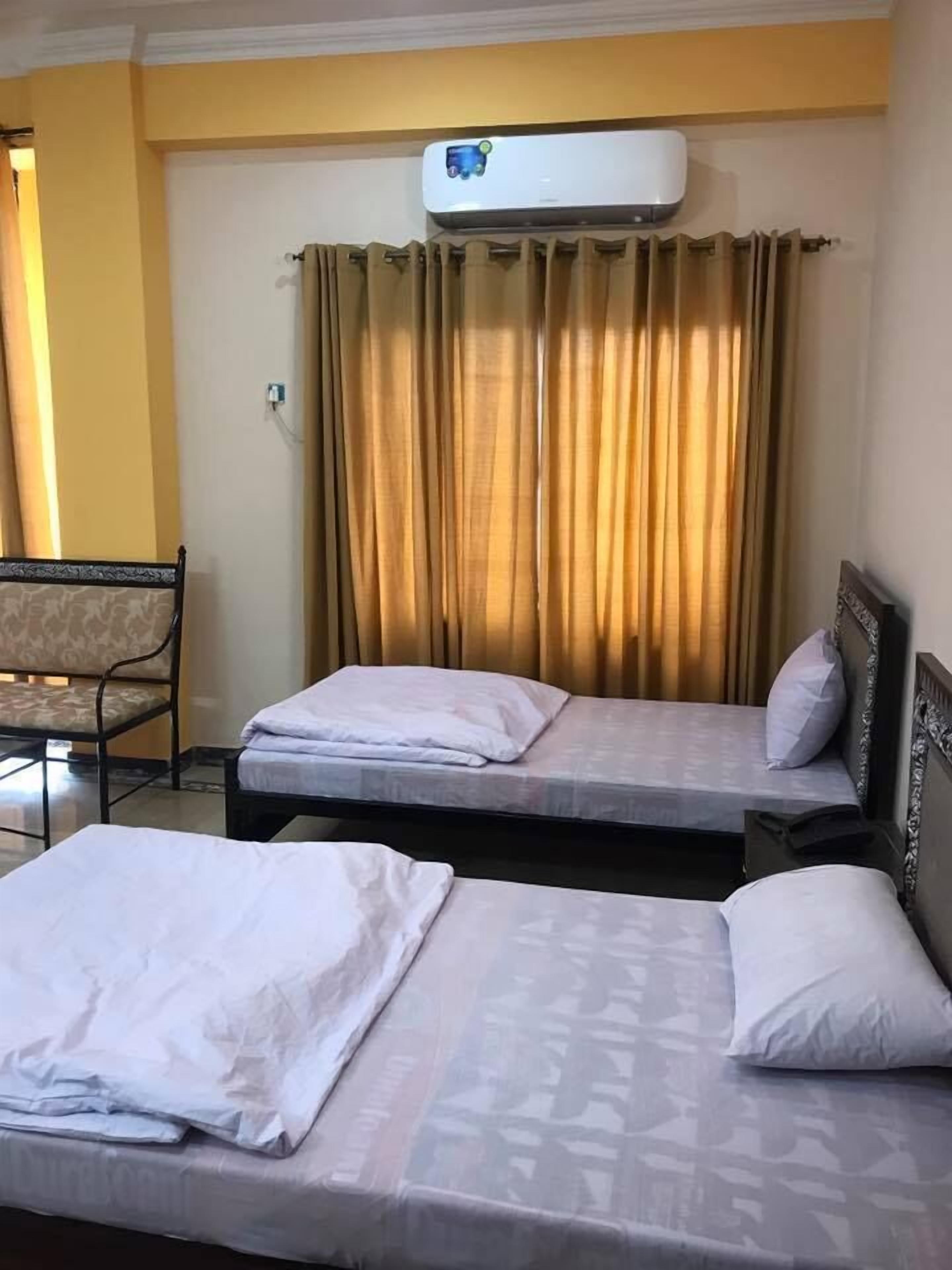 standard triple room | free wifi, bed sheets