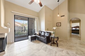 TV - **NEW** Beautiful Racquet Club Condo (Scottsdale)