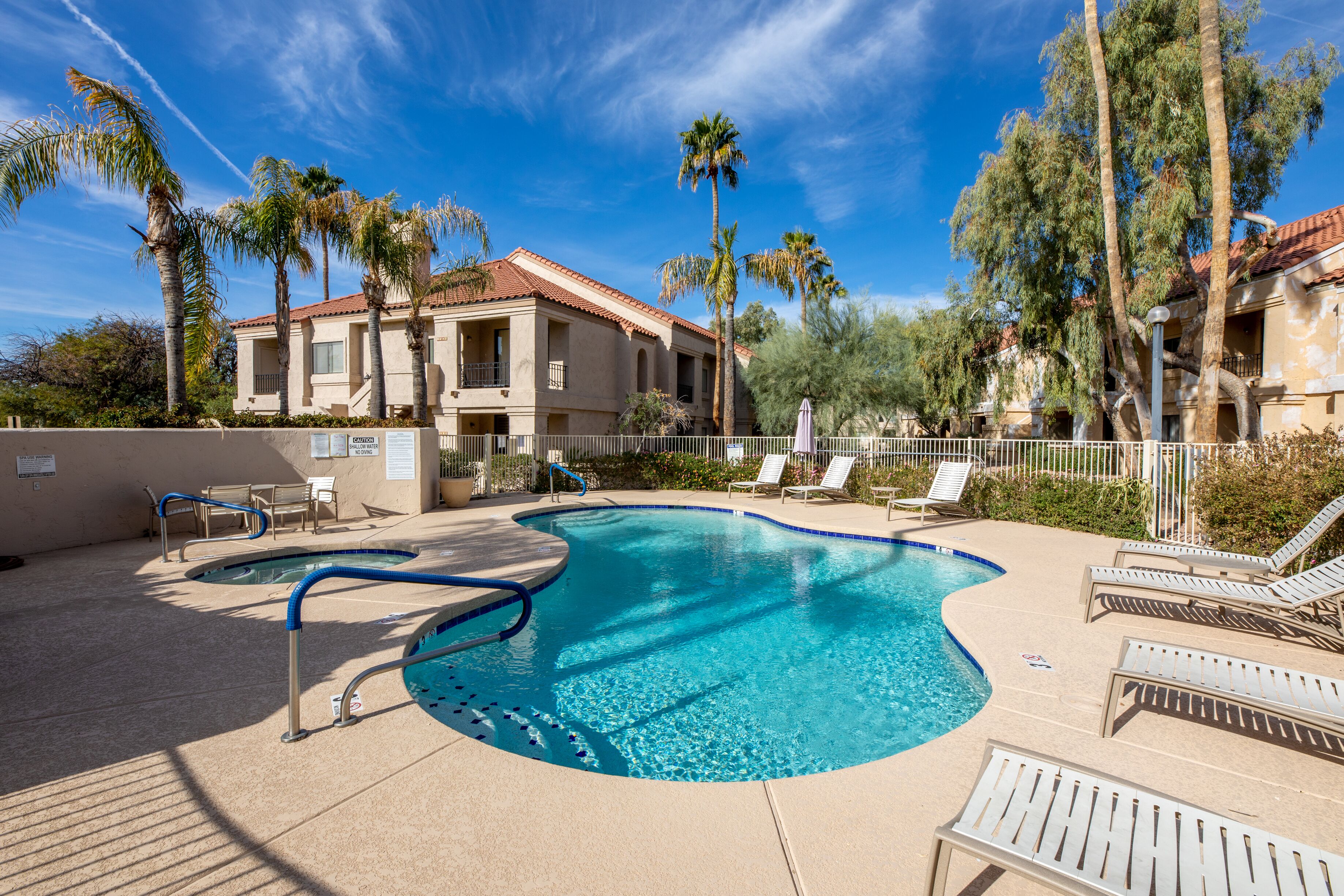 **NEW** Beautiful Racquet Club Condo 