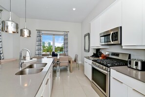 Fridge, oven, stovetop, dishwasher