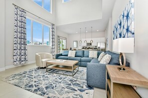 Smart TV - Elegant Condo with Pool Table near Disney with Resort & Waterpark Access -. (Kissimmee)