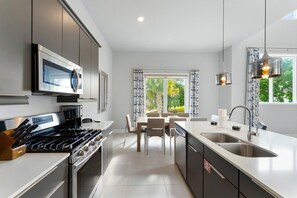 Fridge, oven, stovetop, dishwasher - Elegant Condo near Disney with Resort & Waterpark Access - B50-211 (Kissimmee)