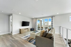 Smart TV - Elegant Condo near Disney with Resort & Waterpark Access - B50-211 (Kissimmee)