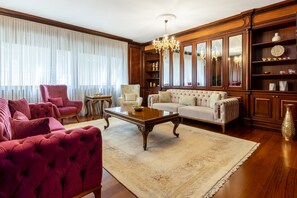 华丽公寓, 3 间卧室, 阳台, 泳池景观 | 埃及棉床单、高档床上用品、特色装修、特色家居