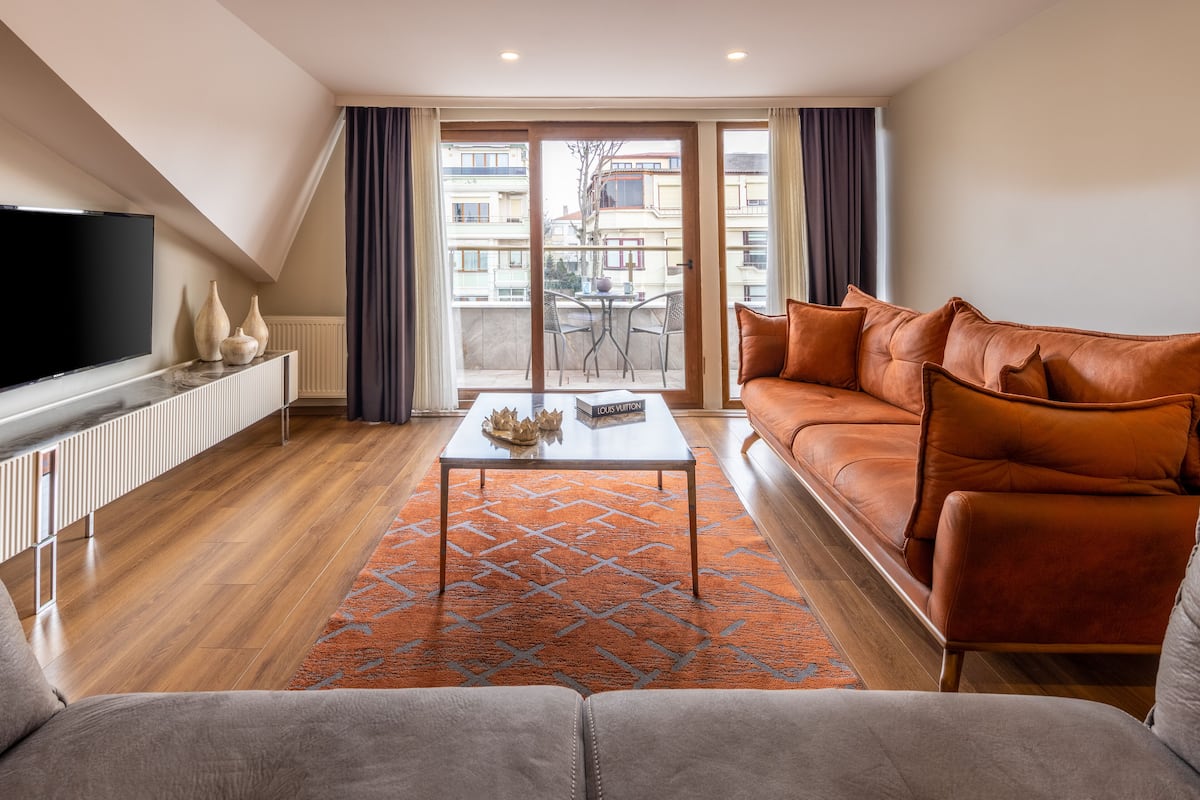 Luxury-Apartment, 3 Schlafzimmer, Terrasse, Poolblick | Wohnbereich