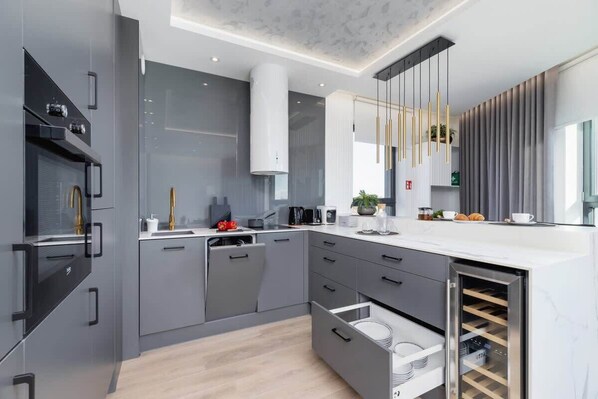 Fridge, microwave, oven, stovetop