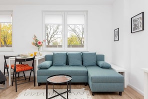 TV - Siemieńskiego 5 Warszawa | Elegant Studio for 4 Guests (Warszawa)