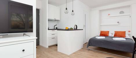 Iron/ironing board, WiFi, bed sheets