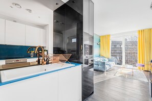 Køleskab, ovn, kogeplade, opvaskemaskine