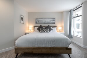 1 habitación, tabla de planchar con plancha, internet y ropa de cama