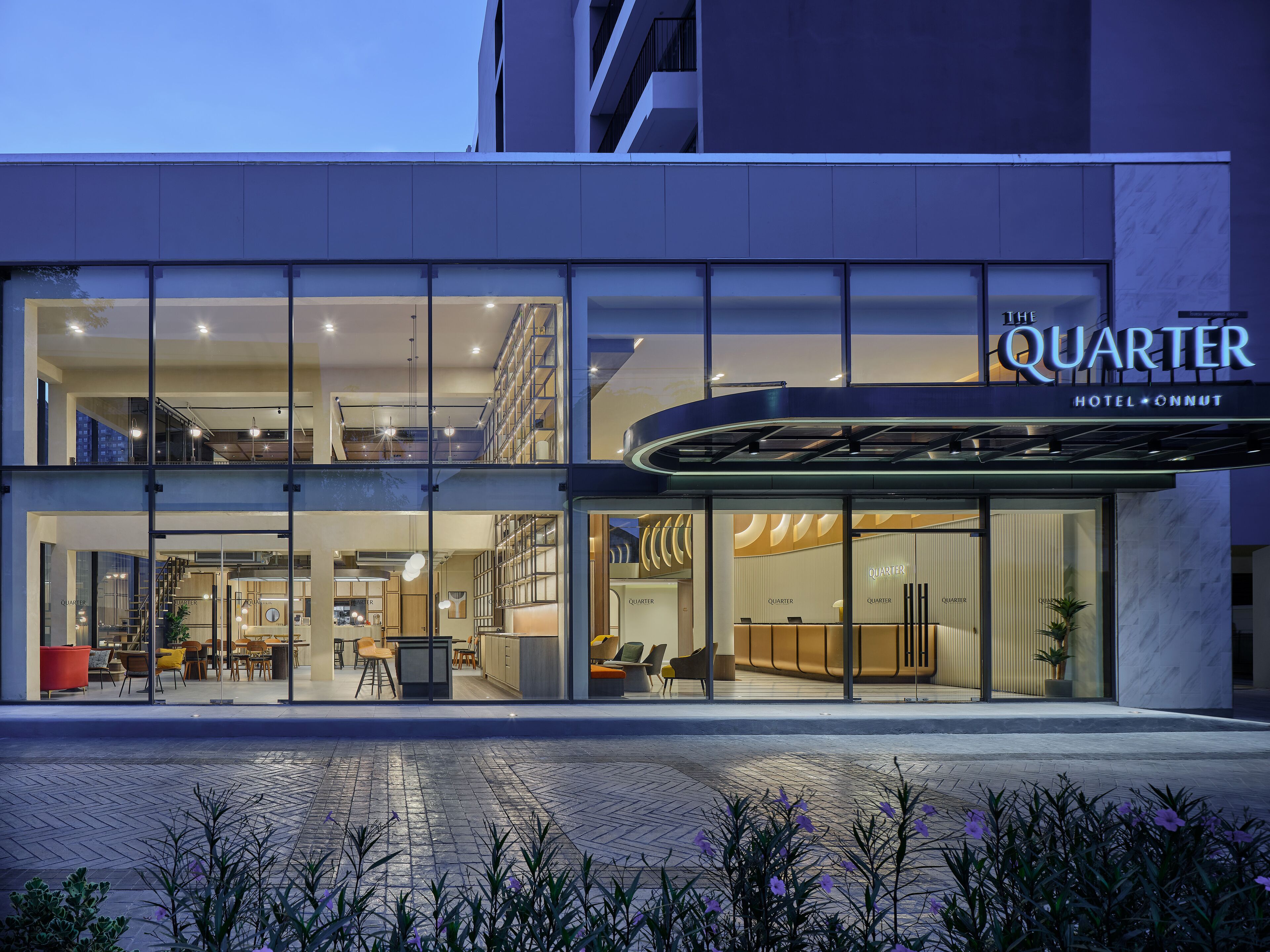 Vista frontal de la propiedad