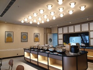 Desayuno buffet todos los días (con cargo) 
