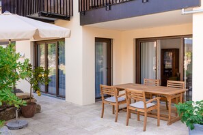 تناول الطعام بالخارج