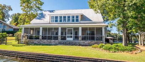 المنشأة من الخارج