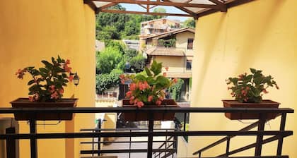 Large house 3 floors. City 'n sea.