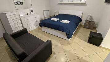 2 Schlafzimmer, Zimmersafe, Bügeleisen/Bügelbrett, WLAN