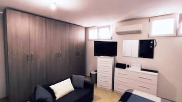 Smart TV, libri, studio