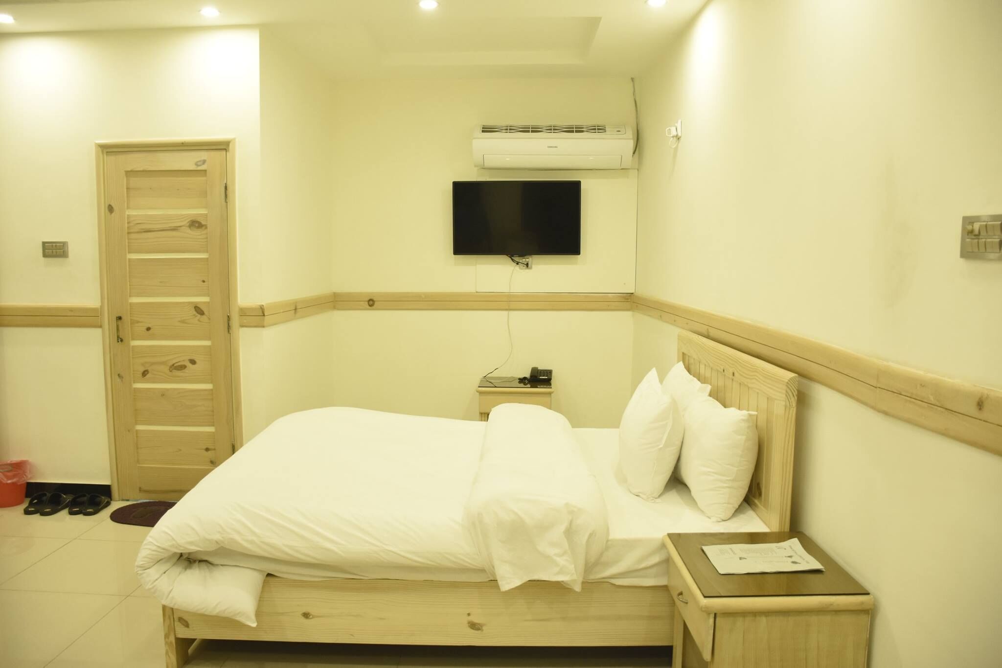 deluxe double room | soundproofing, free wifi, bed sheets