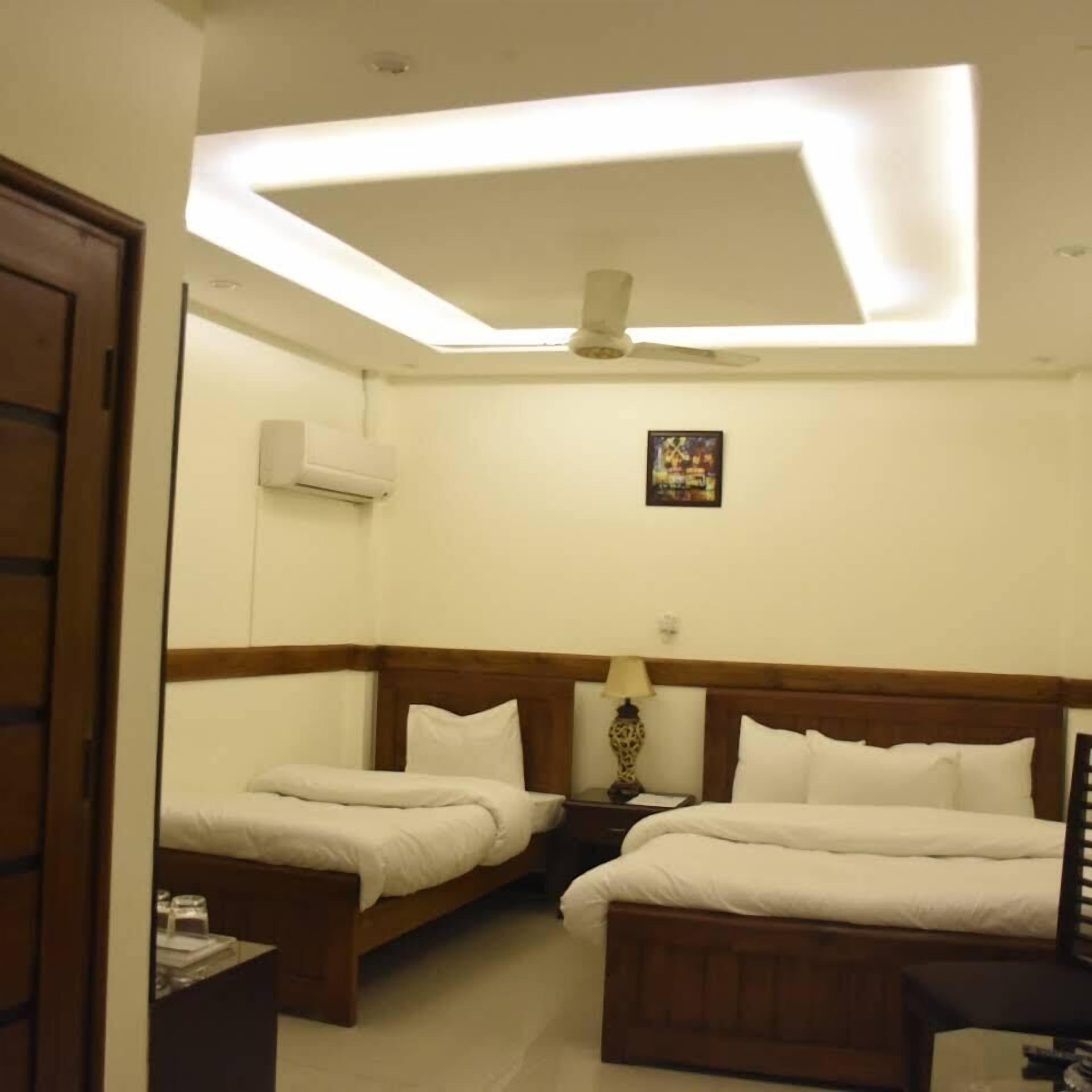 deluxe triple room | soundproofing, free wifi, bed sheets