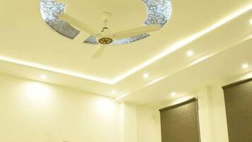 Deluxe Triple Room | Soundproofing, free WiFi, bed sheets