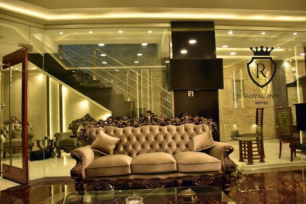 Lobby sitting area - Royal Inn Hotel (Peshawar)