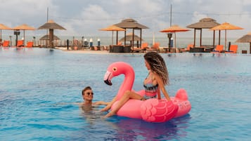 2 piscines extérieures