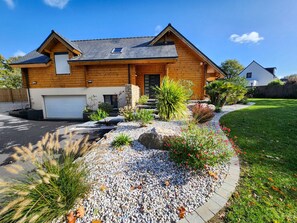 المنطقة المحيطة بالمنشأة