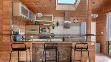 Réfrigérateur, micro-ondes, four, lave-vaisselle