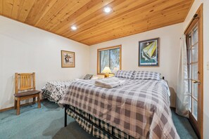 Unclassified image, 2 of 20, button - 587 Danube Drive in South Lake Tahoe (South Lake Tahoe)