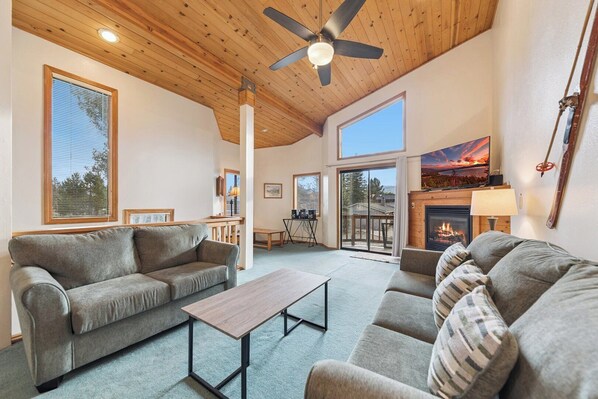 Unclassified image, 1 of 20, button - 587 Danube Drive in South Lake Tahoe (South Lake Tahoe)