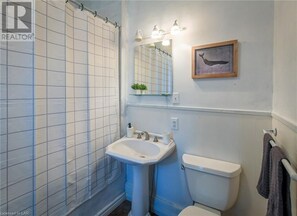 Combined shower/tub