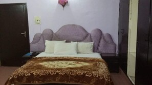 Standard Double Room | Free WiFi - Green Lodge Guest House (Peshawar)