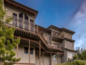 A multi-story building with a balcony and a staircase.