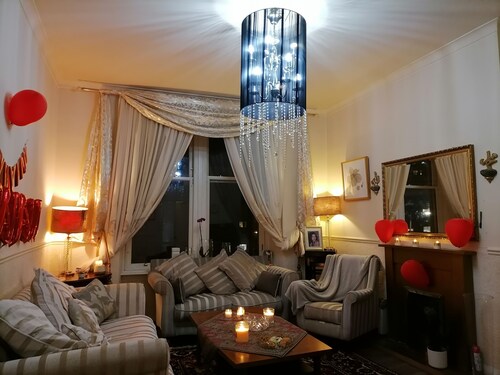 Cop26 travellers/welcome 1 femaleguest