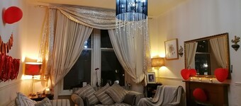 Cop26 travellers/welcome 1 femaleguest