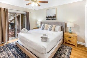 1 bedroom, iron/ironing board, free WiFi, bed sheets - Southern Chic Apt. on Forsyth Park w/ Parking, No Stairs by Lucky Savannah (Savannah)