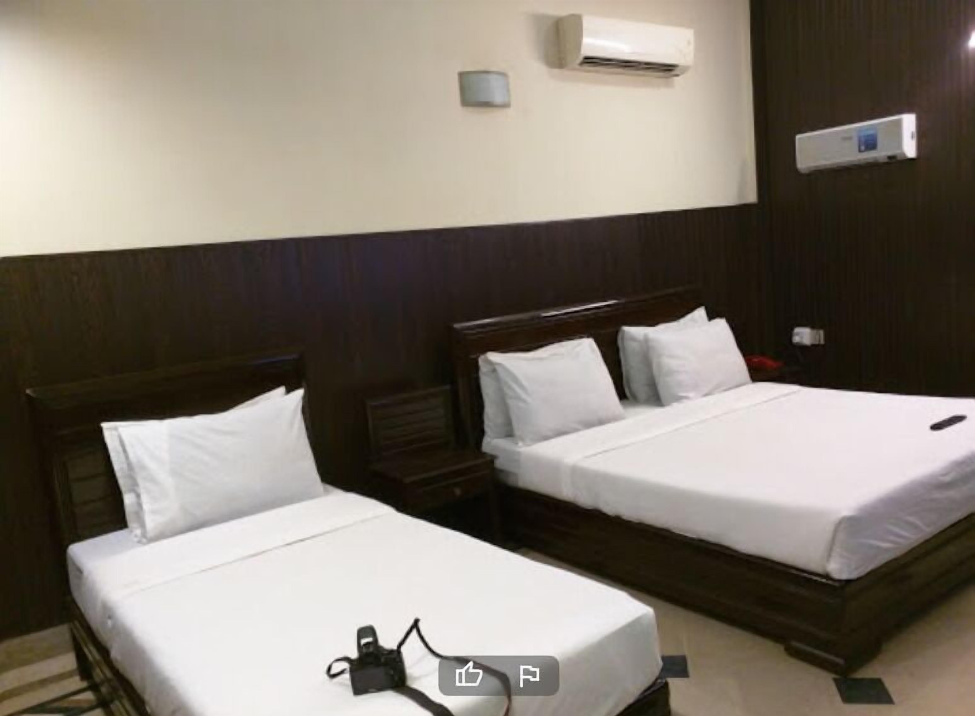 standard triple room | free wifi, bed sheets